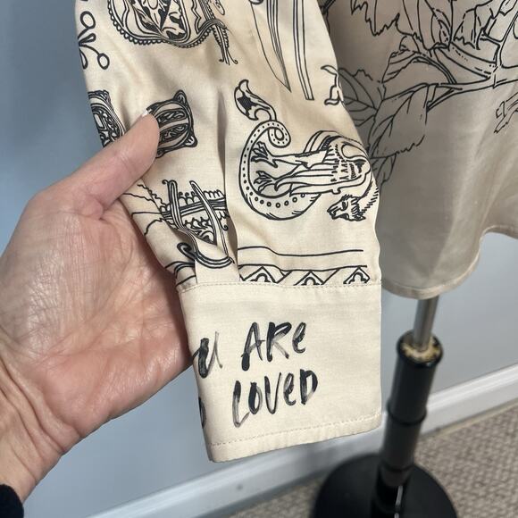 Me369 Blouse Tunic size Medium Gold Black HELLO HEY HI Artsy Peacock Graphic #S - Picture 8 of 12